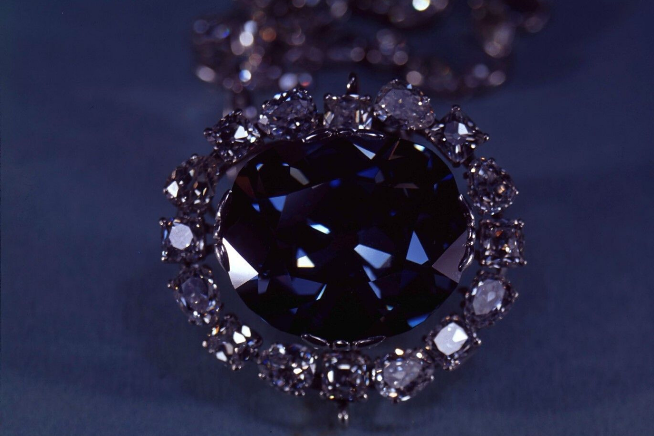 рубин кп камень. искусственный бриллиант муассанит 1 карат. самоцветы камни топаз. камень корунд рубин красный. уральские самоцветы александрит украшения.