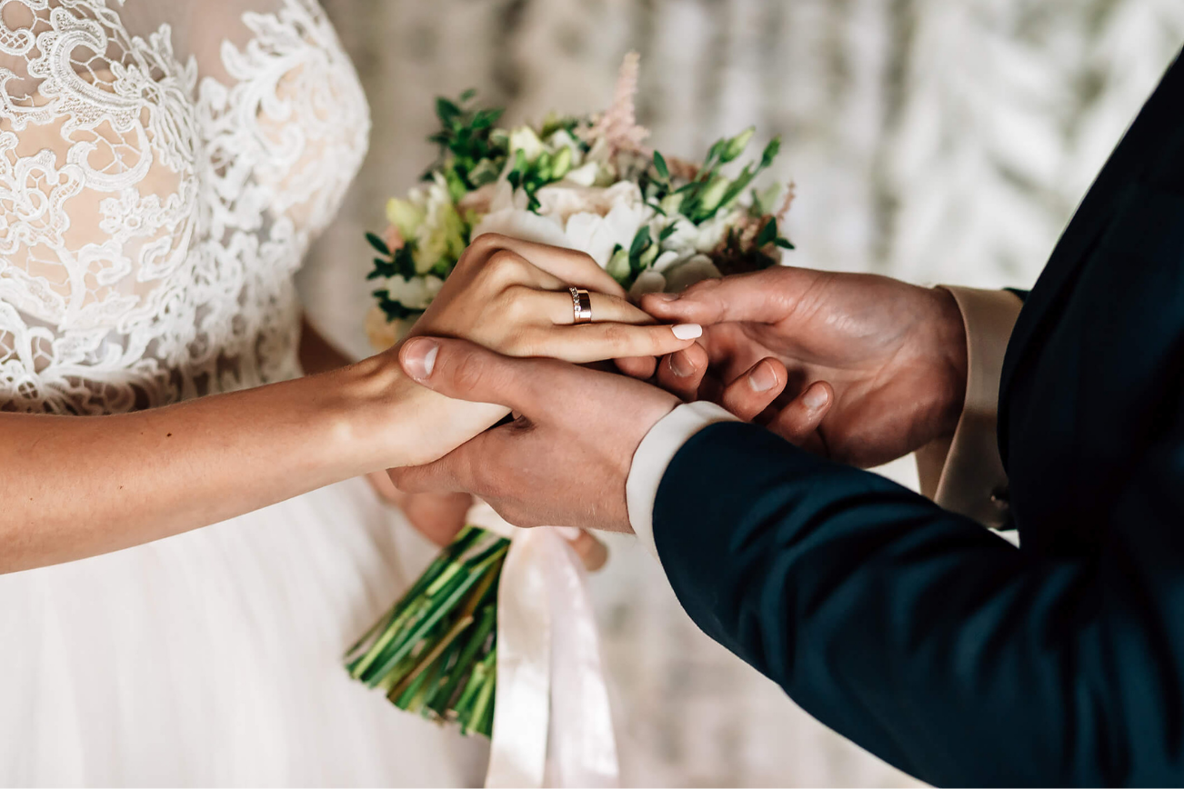 Правильное замужество. Жених и невеста. Бракосочетание. Кольца жениха и невесты. Обручальные кольца жених и невеста.