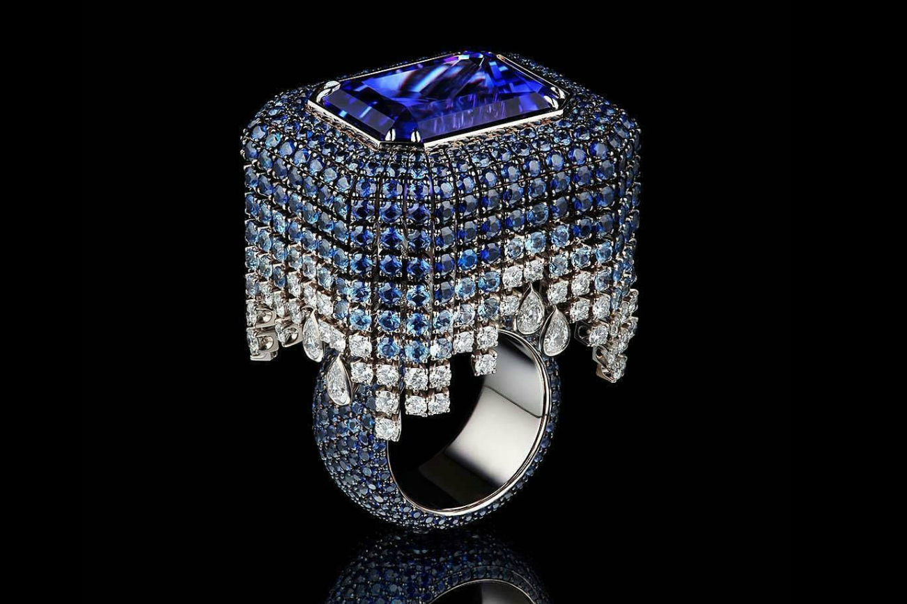 Дизайнерские украшения с синим сапфиром. Лучшие российские ювелирные бренды. Кольцо с танзанитом и бриллиантами.